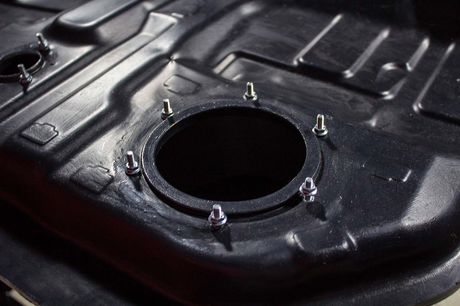 Пластиковый бензобак Mitsubishi Lancer 9, 2003-2008 (BP) -  50 л. Пластиковый бензобак Mitsubishi Lancer 9, 2003-2008 (BP) -  50 л.